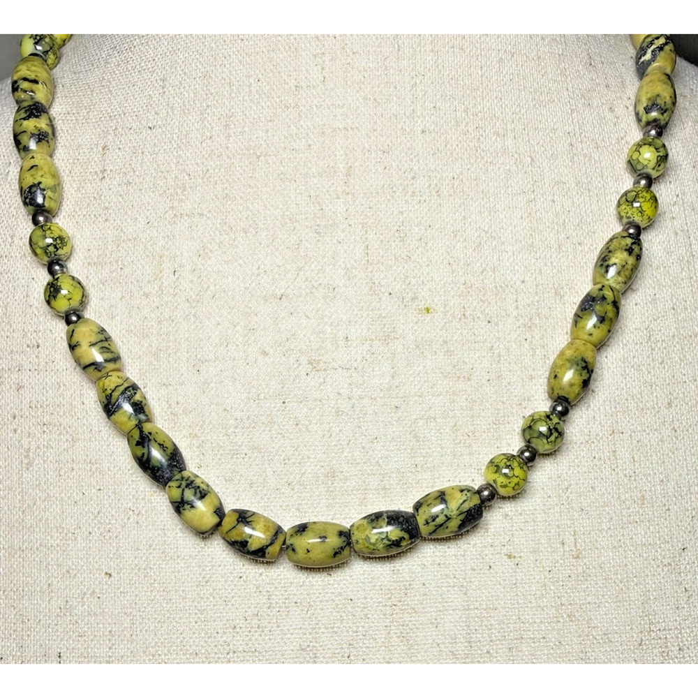 Vintage 20" Lemon Serpentine Necklace Oval & Round Stone Single Strand Toggle